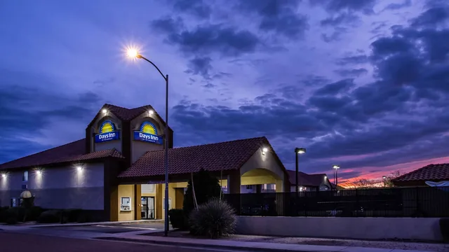 Days Inn by Wyndham Phoenix North photo 11