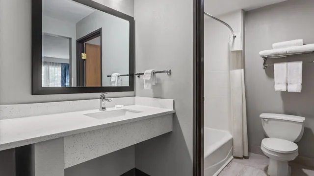 Days Inn by Wyndham Phoenix West photo 4