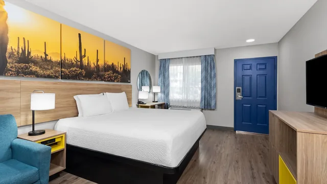 Days Inn by Wyndham Phoenix West photo 9