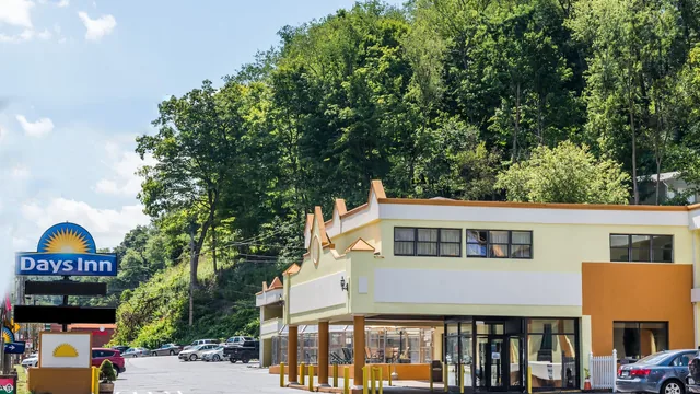 Days Inn by Wyndham Pittsburgh photo 2