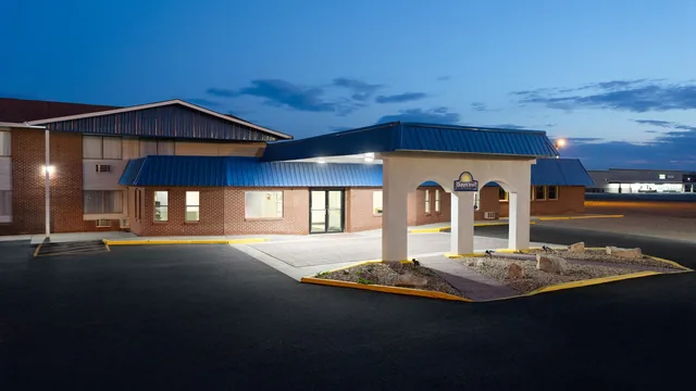 Days Inn by Wyndham Rawlins photo 4