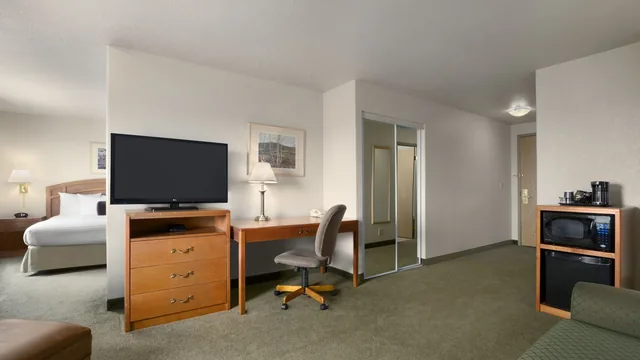 Days Inn by Wyndham Red Deer photo 3