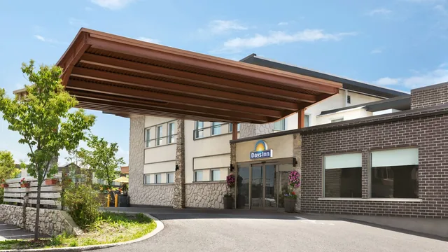 Days Inn by Wyndham Montreal East photo 10