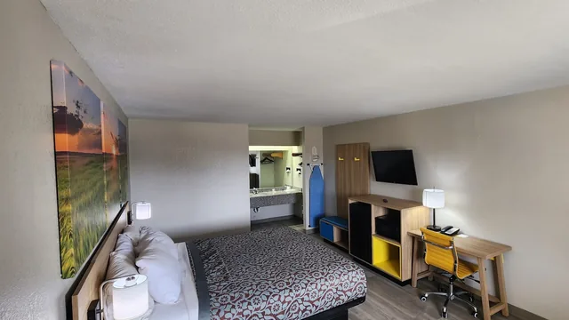 Days Inn by Wyndham San Antonio photo 5
