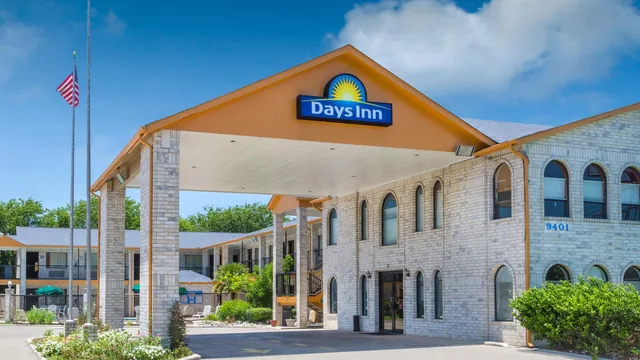 Days Inn by Wyndham San Antonio photo 10