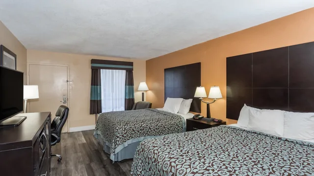 Days Inn by Wyndham Sarasota Bay photo 6