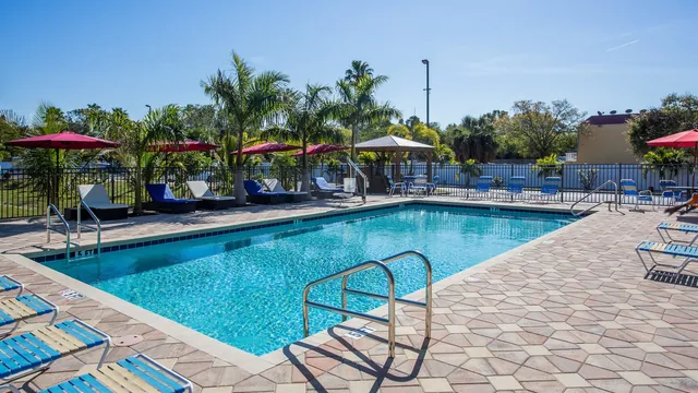 Days Inn by Wyndham Sarasota Bay photo 7