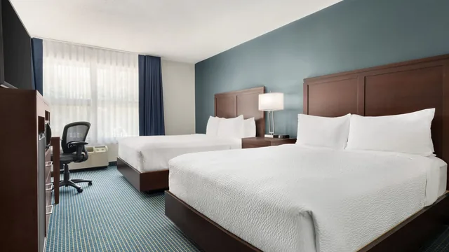 Days Inn by Wyndham Sarnia Harbourfront photo 9
