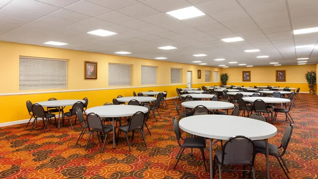 Days Inn by Wyndham Shelby photo 5