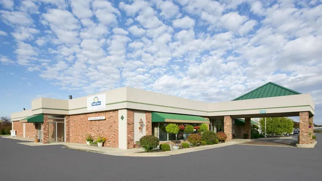 Days Inn by Wyndham Sidney OH photo 4