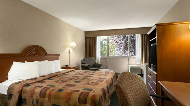 Days Inn by Wyndham Sidney OH photo 5
