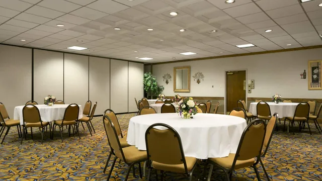 Days Inn by Wyndham Sidney OH photo 6