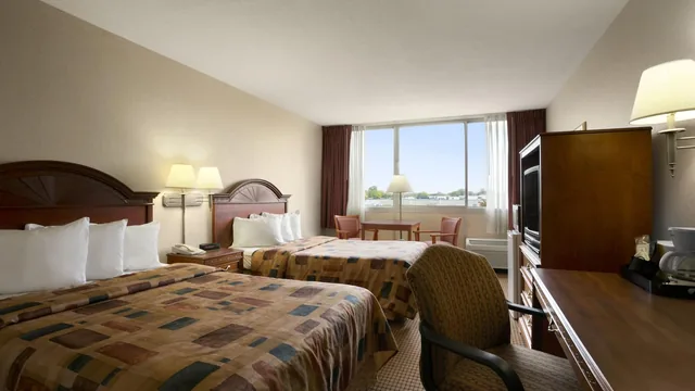 Days Inn by Wyndham Sidney OH photo 12