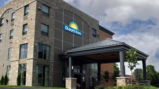 Days Inn by Wyndham Levis photo 11