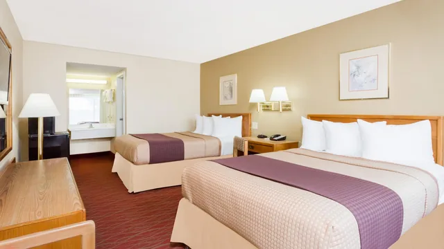 Days Inn by Wyndham Staunton photo 4