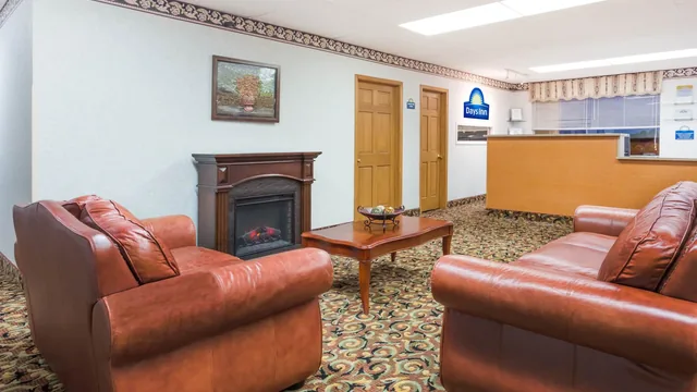 Days Inn by Wyndham Staunton photo 7