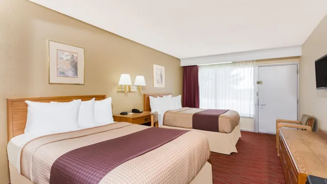 Days Inn by Wyndham Staunton photo 8