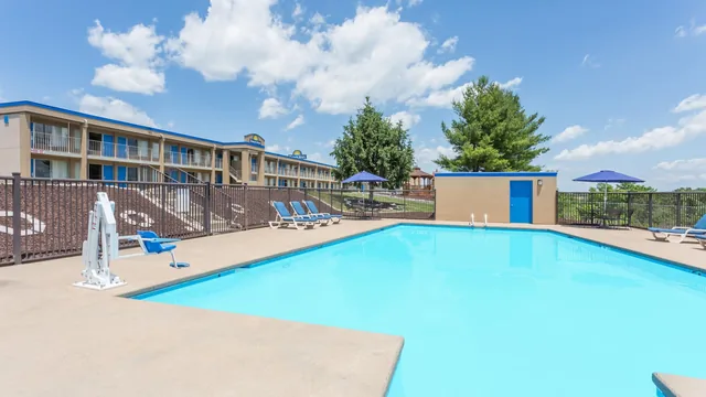 Days Inn by Wyndham Staunton photo 9