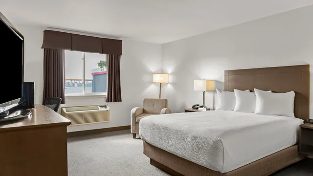 Days Inn by Wyndham Steinbach photo 7