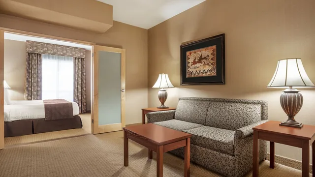 Days Inn & Suites by Wyndham Strathmore photo 7