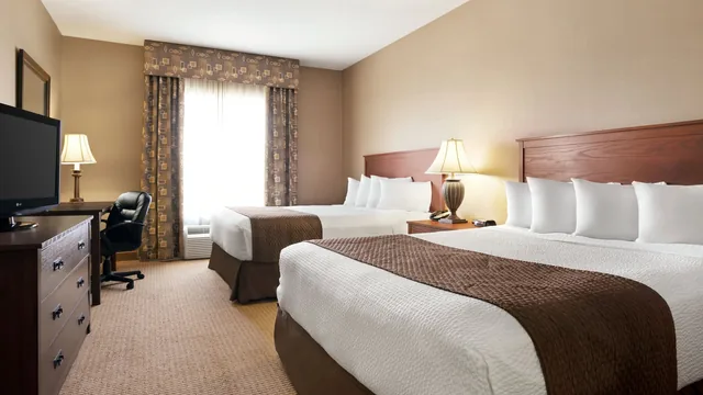 Days Inn & Suites by Wyndham Strathmore photo 11