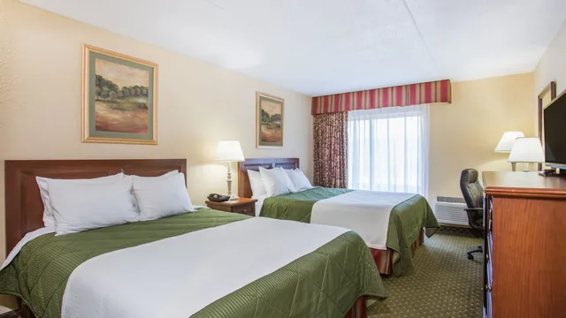 Days Inn & Suites by Wyndham Sutton Flatwoods photo 11