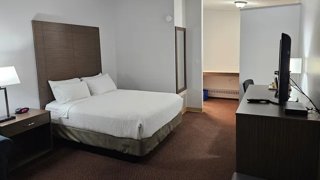 Days Inn by Wyndham Swift Current photo 12