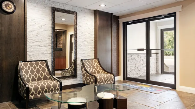 Days Inn by Wyndham Sylvan Lake photo 5