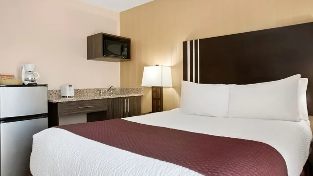 Days Inn by Wyndham Sylvan Lake photo 6