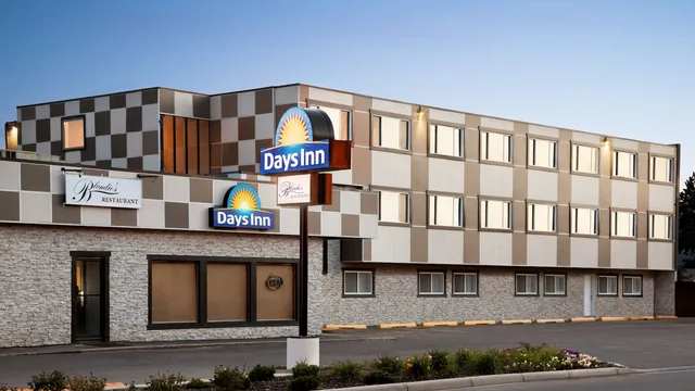 Days Inn by Wyndham Sylvan Lake photo 12