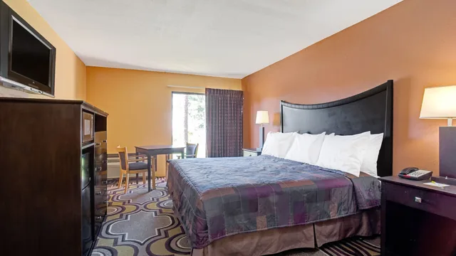 Days Inn & Suites by Wyndham Tampa near Ybor City photo 6