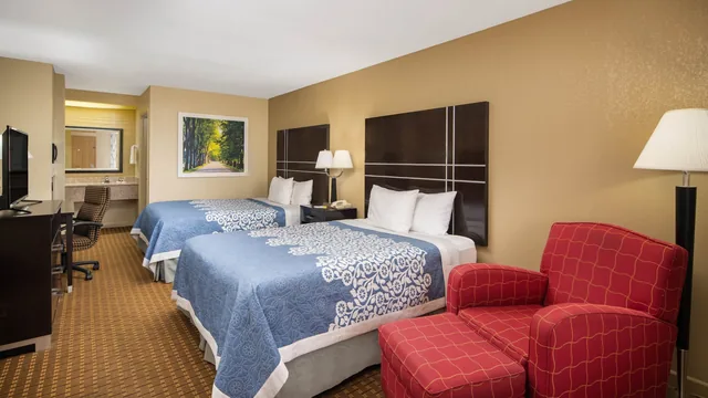 Days Inn by Wyndham Thomaston photo 12