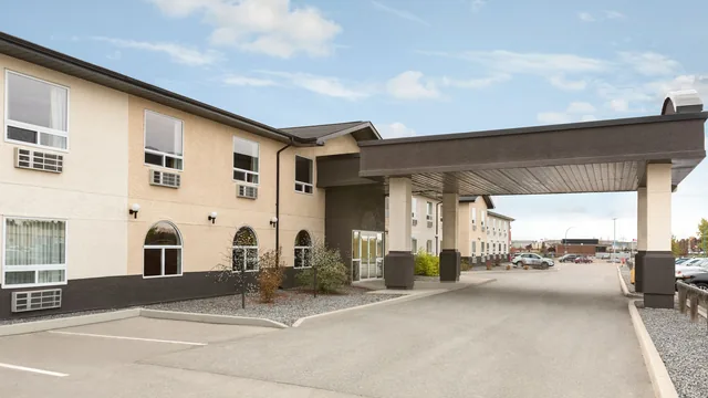 Days Inn & Suites by Wyndham Thompson photo 2