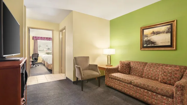 Days Inn & Suites by Wyndham Thompson photo 4