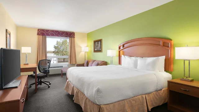 Days Inn & Suites by Wyndham Thompson photo 5