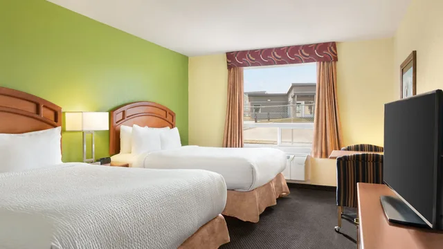 Days Inn & Suites by Wyndham Thompson photo 8