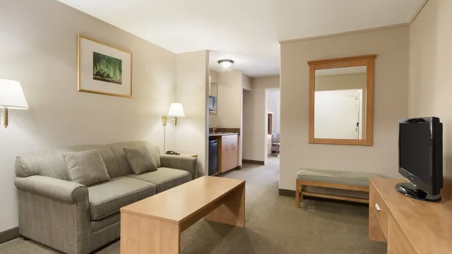 Days Inn & Suites by Wyndham Thunder Bay photo 8