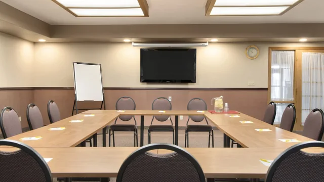 Days Inn & Suites by Wyndham Thunder Bay photo 9