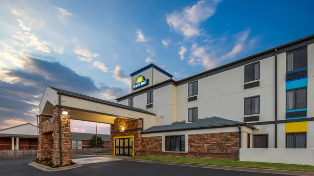 Days Inn by Wyndham Tulsa Central photo 9