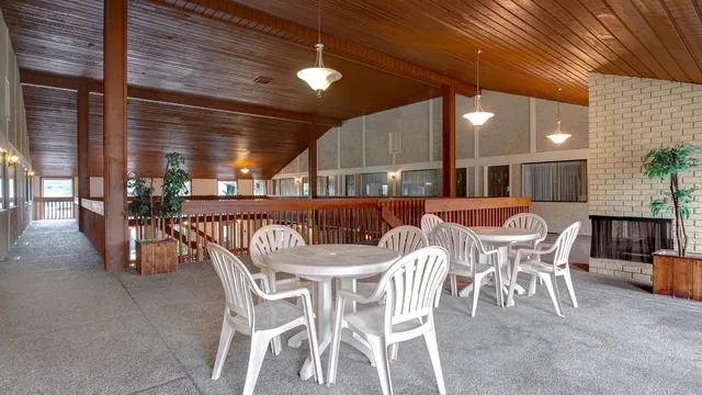 Days Inn by Wyndham Vernon photo 6