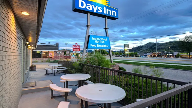 Days Inn by Wyndham Vernon photo 10