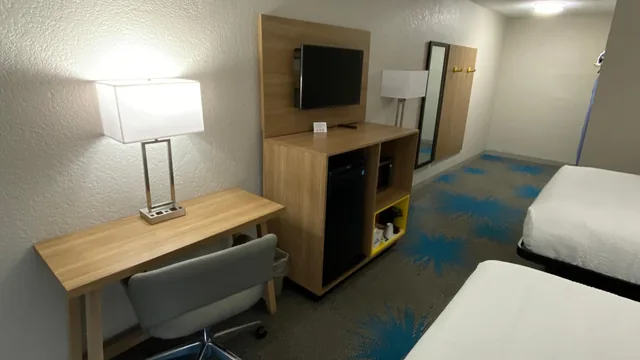 Days Inn by Wyndham Waco University Area photo 2