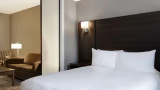 Days Inn & Suites by Wyndham Warman
