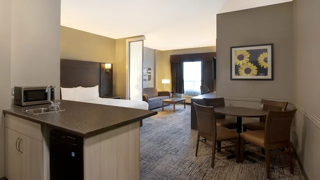 Days Inn & Suites by Wyndham Warman photo 8