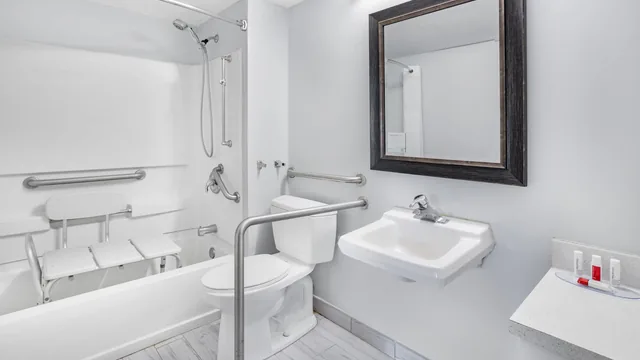 Days Inn & Suites by Wyndham Williamsburg Colonial photo 4