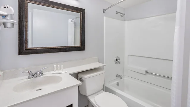 Days Inn & Suites by Wyndham Williamsburg Colonial photo 6