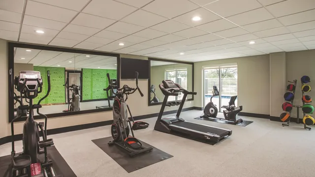 La Quinta Inn & Suites by Wyndham Clearwater South photo 4