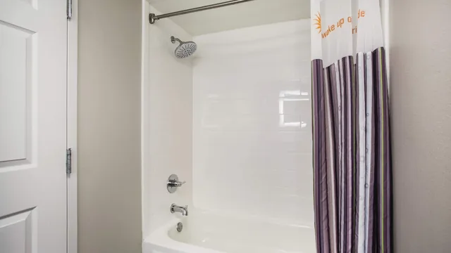 La Quinta Inn & Suites by Wyndham Clearwater South photo 6