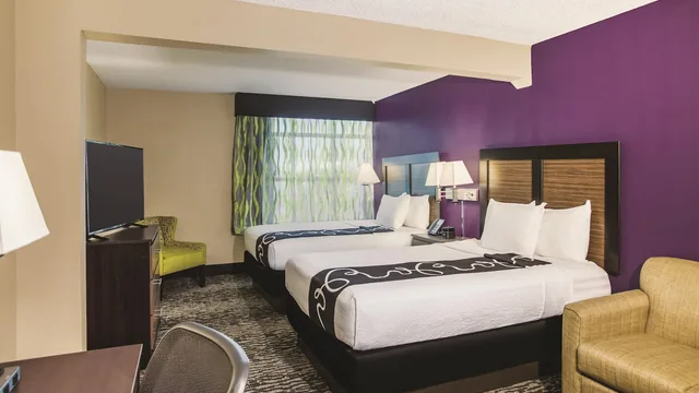 La Quinta Inn & Suites by Wyndham Clearwater South photo 8