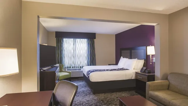 La Quinta Inn & Suites by Wyndham Clearwater South photo 9